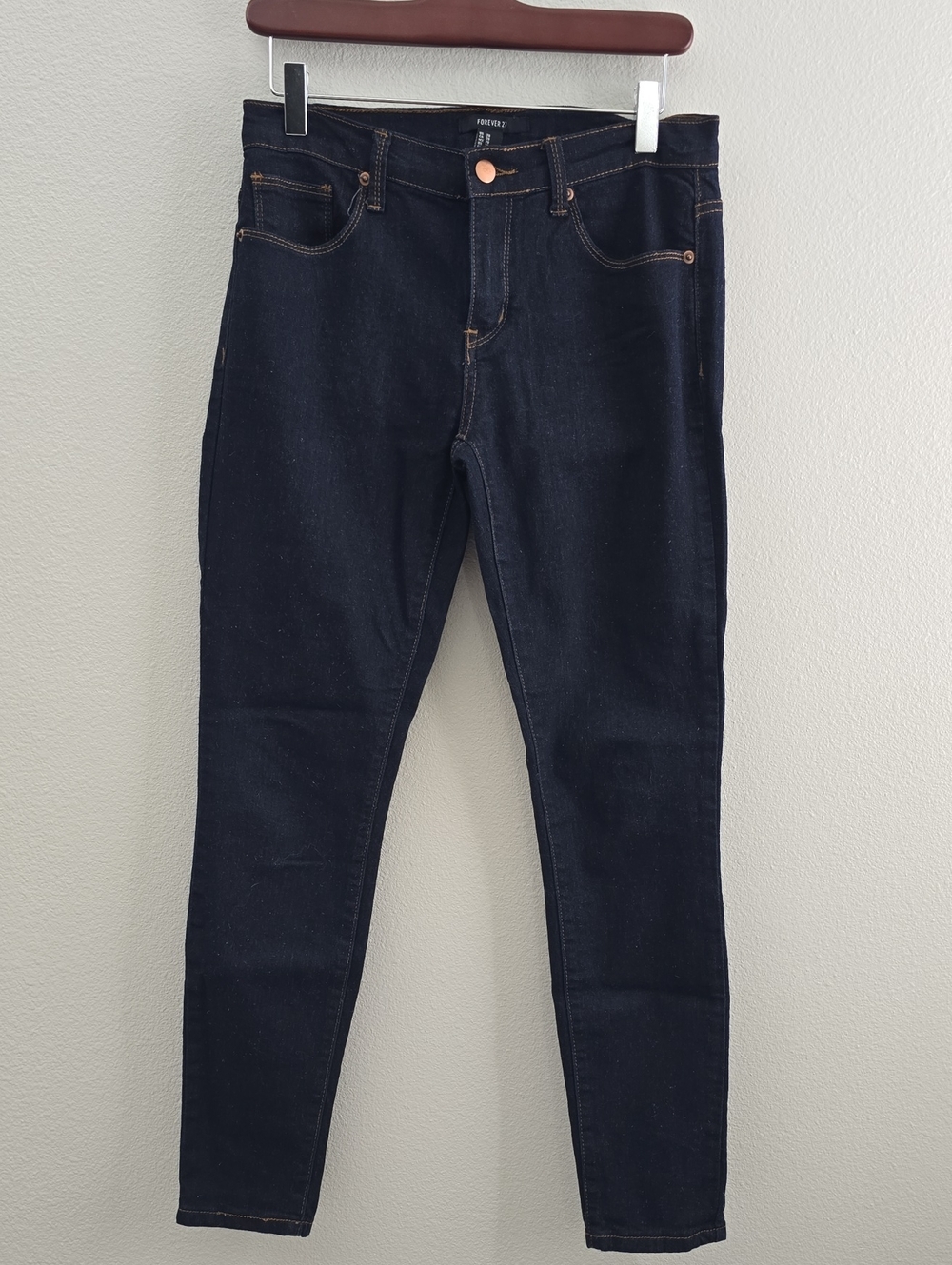 10/4 FOREVER 21 DARK JEANS